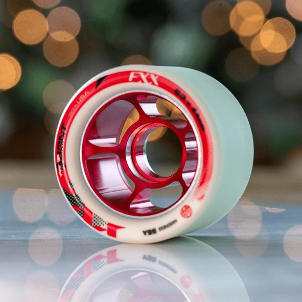 WHITE ROLLERKSKATE WHEEL RED ALLOY HUB