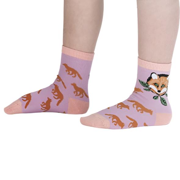 KID WEARING LILAC AND PEACH CREW SOCK FOXES