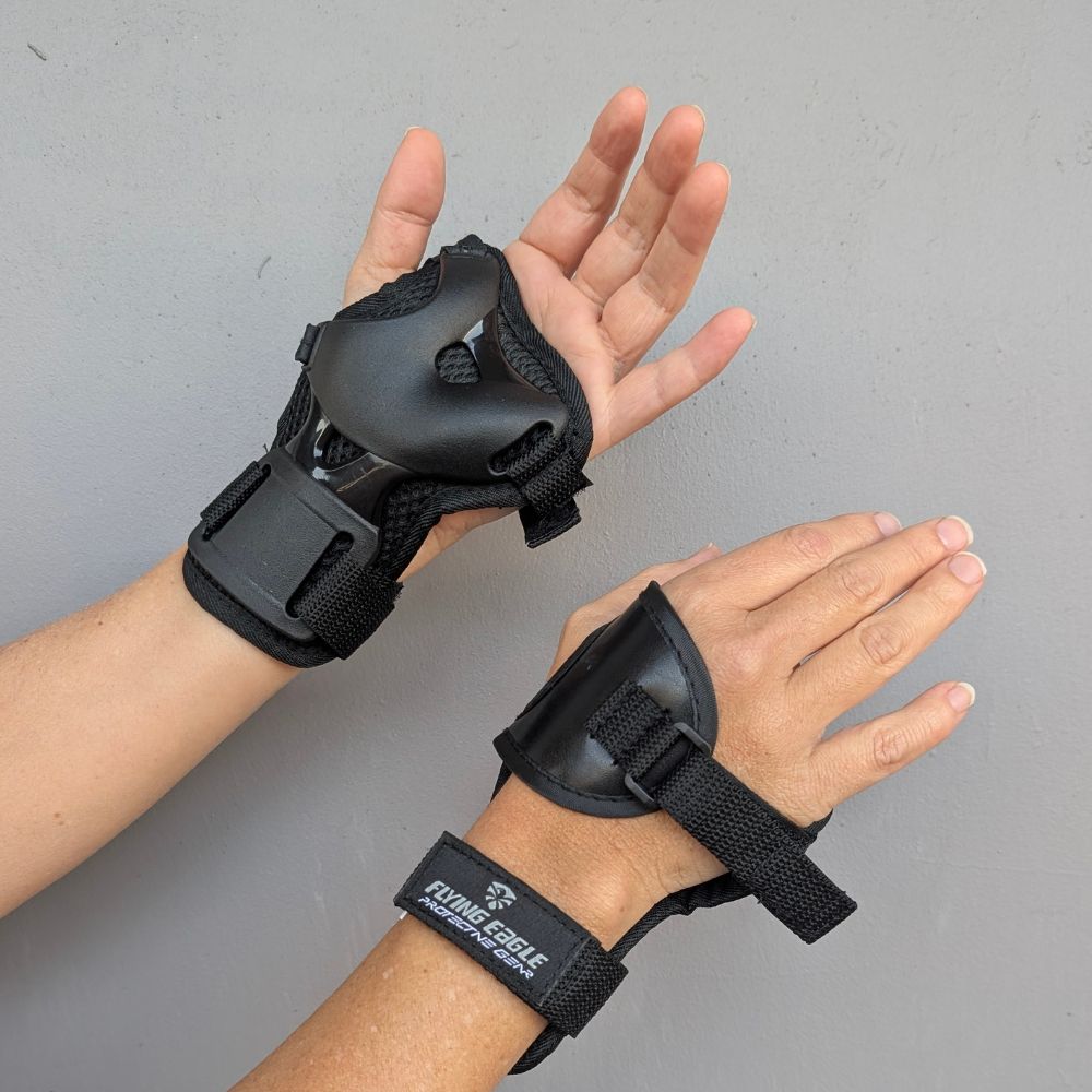 Flying Eagle V5 Junior Pad Set Black Wrist Guards - Lucky Skates 
