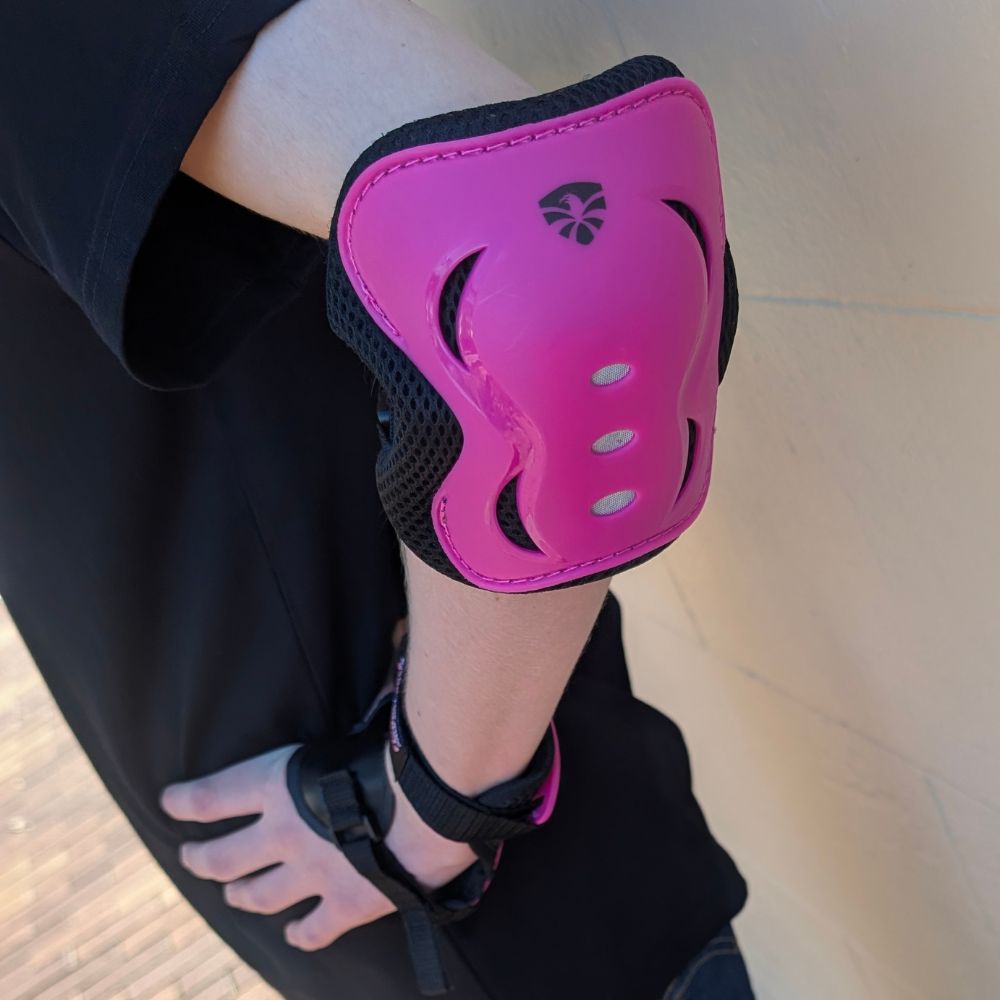 Flying Eagle V5 Junior Pad Set Pink Elbow Pad Wrist Guards - Lucky Skates 