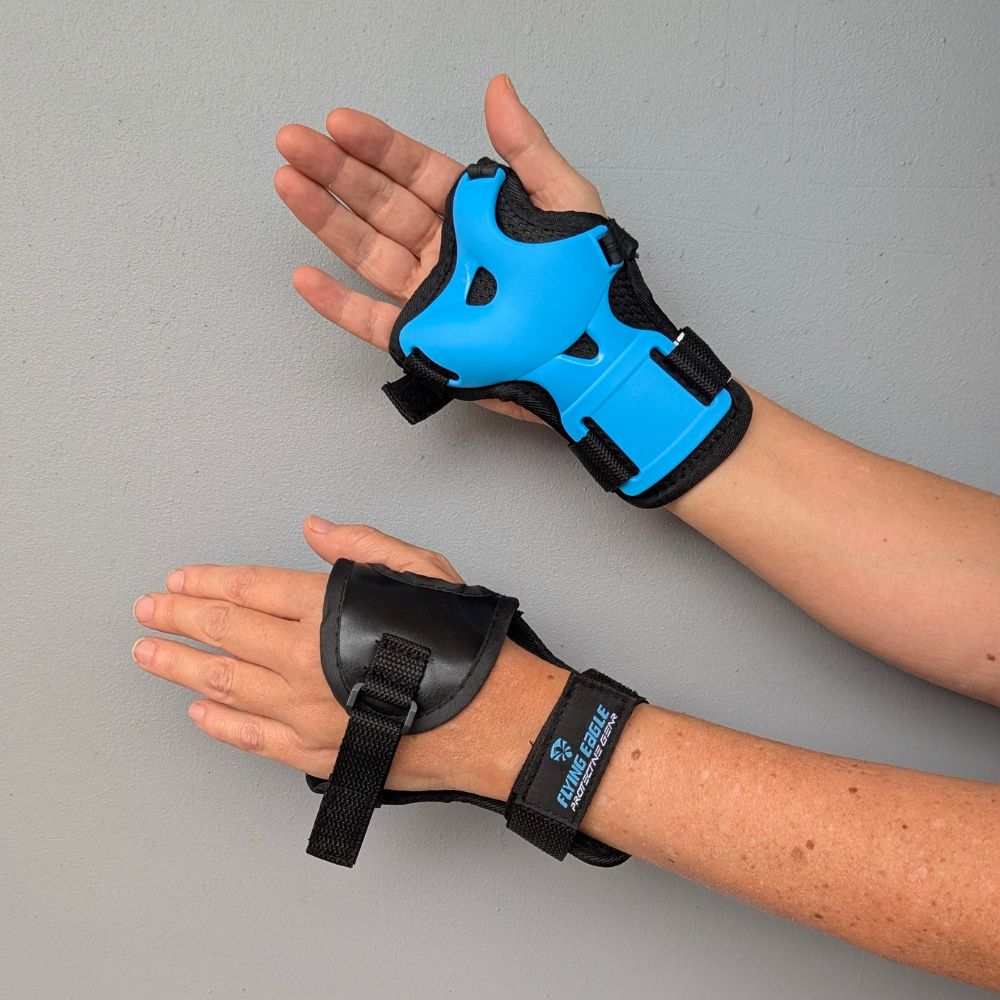 Flying Eagle V5 Junior Pad Set Blue   Wrist Guards - Lucky Skates 