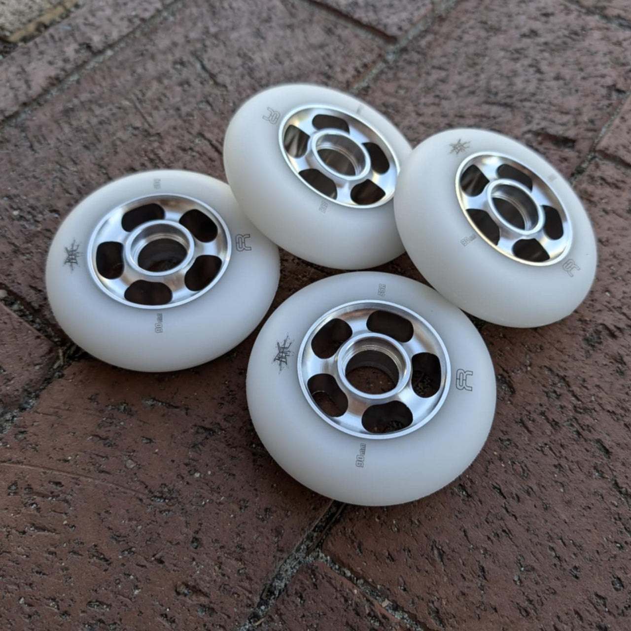 FR Metal Hub Inline Wheel 90mm 85A - 4 Pack - Lucky Skates