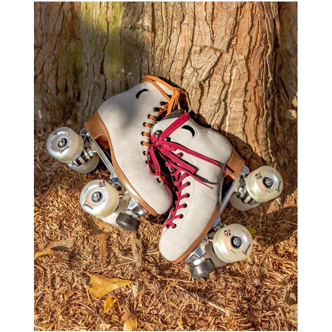 white glitter light up roller skate wheels on rollerskates