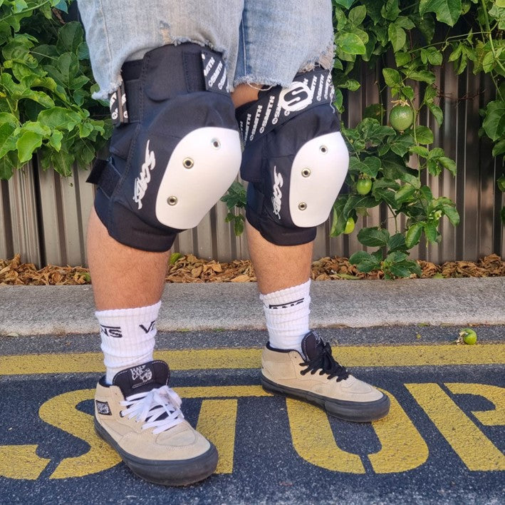 Smith Scabs Black/White Elite Knee Pads - Lucky Skates