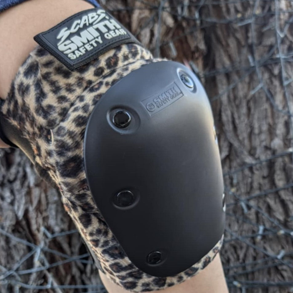 Smith Scabs Tripack Adult Leopard Knee Pad - Lucky Skates