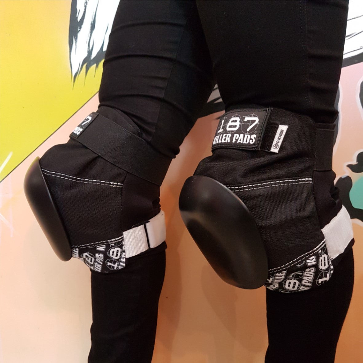 person wearing 187 pro kn ee pads black white