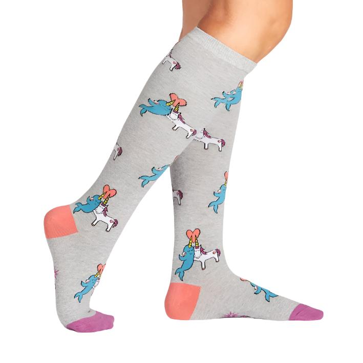 PERSON WEARING GREY KNEE HIGH SOCKS WITH PINK HEEL AND TOE WITH PATTERN OF A UNICORN AND NARWHALE HUGGING