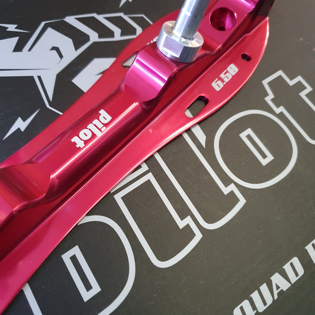 Pilot F-16 Falcon Plus Plate Red