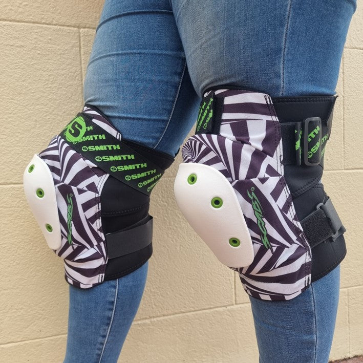 PERSON WEARING SMITH HYPNO WHITE BLACK AND GREEN KNEE PADS