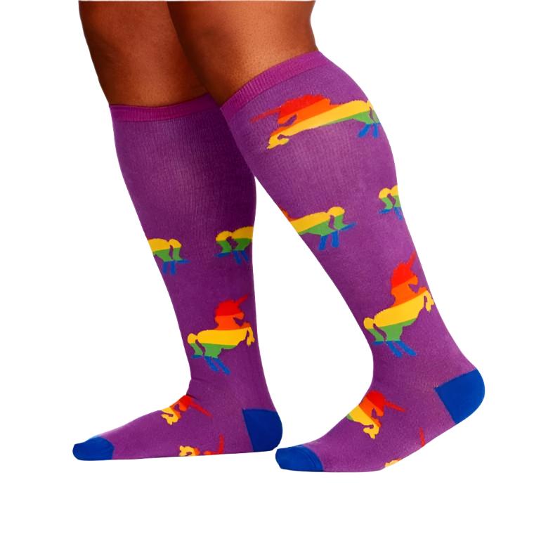 PERSON WEARING PURPLE KNEE HIGH SOCKS WITH PAINBOW STRIPED UNICORNS PATTERN