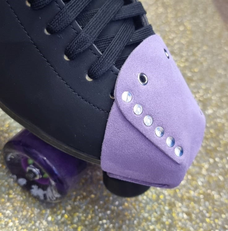 black roller skate woth light purple lilac suede toe guard protectors with silver studs